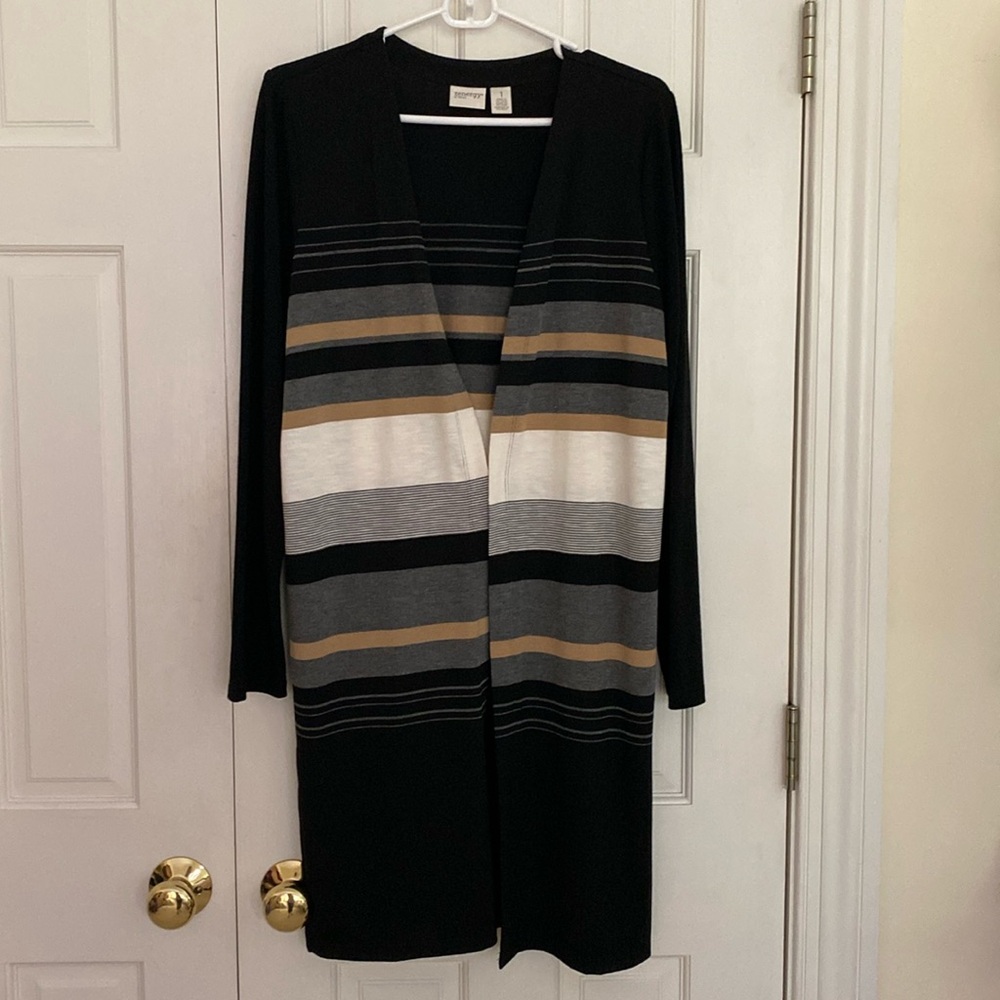 Beautifal light weight Chico’s duster. Excellent condition.